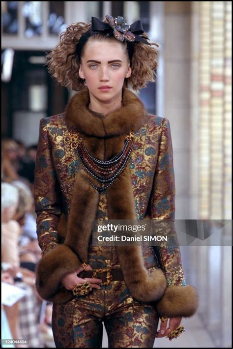 CHANEL Fall Winter 2001 2002 Paris .